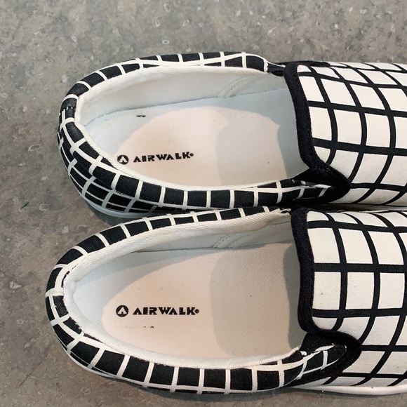 Airwalk Slip On Sneakers - Picture 3 of 9